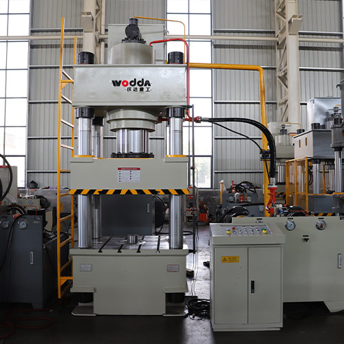 500噸四柱三梁液壓機(jī) 500噸四柱三梁液壓機(jī)