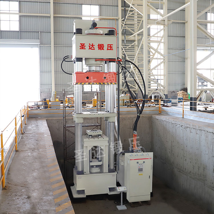 800噸四梁四柱液壓機(jī) 800噸四梁四柱液壓機(jī)