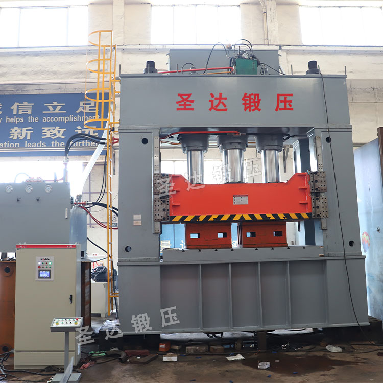 1000噸框架式液壓機(jī) 1000噸框架式液壓機(jī)