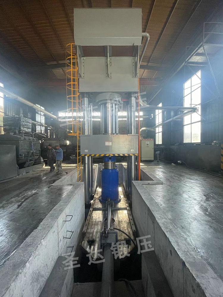 石墨坩堝液壓機(jī)(2000噸三梁四柱液壓機(jī)) 石墨坩堝液壓機(jī)(2000噸三梁四柱液壓機(jī))