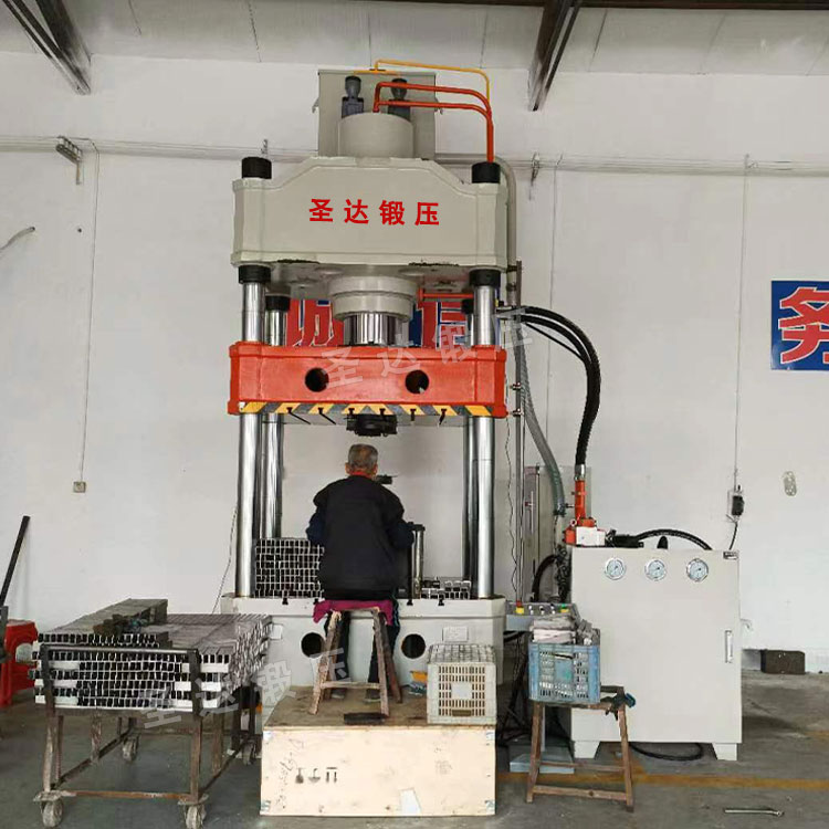 315噸三梁四柱液壓機客戶現(xiàn)場 315噸三梁四柱液壓機客戶現(xiàn)場